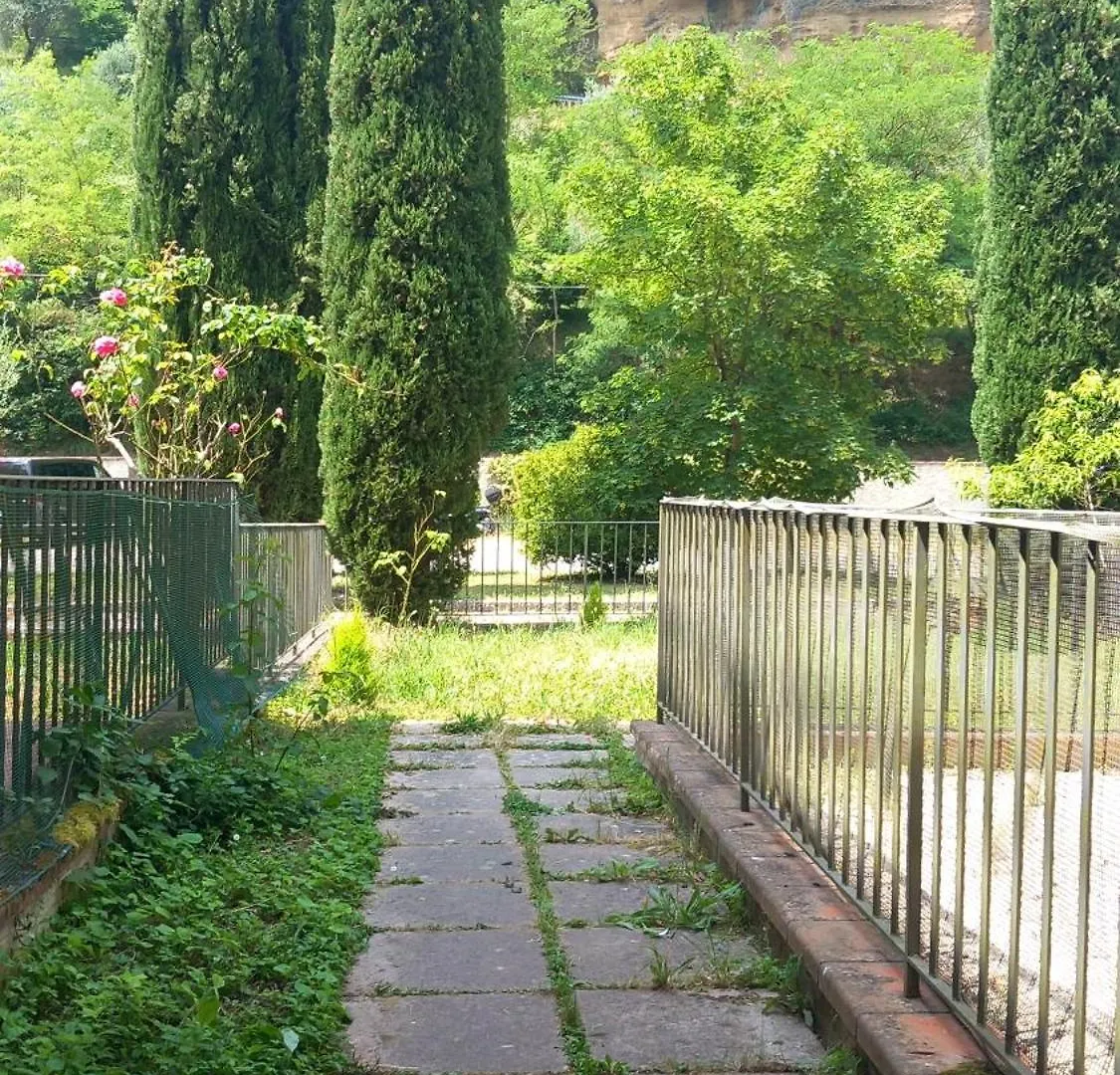 Savelli House In Siena Center With Private Parking And Garden Appartement 0*,  Italië
